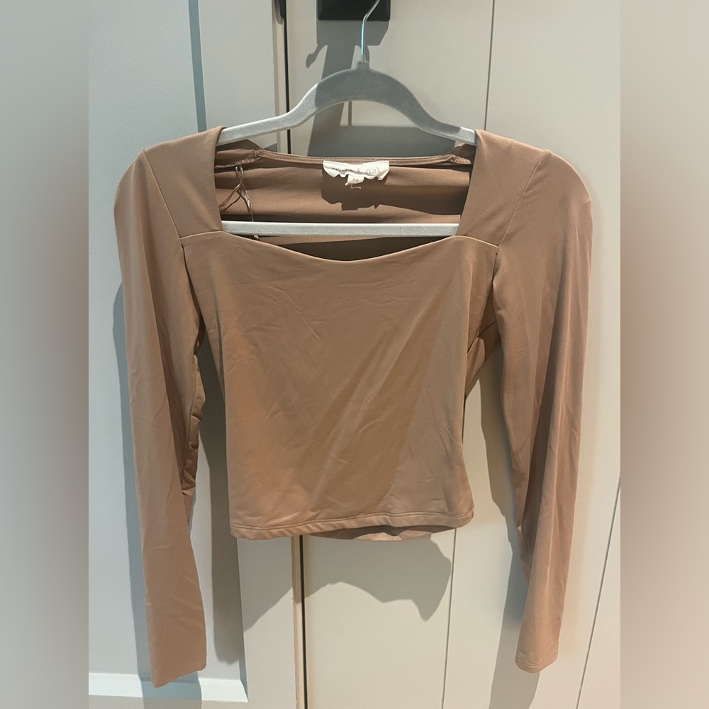 Long sleeve cropped top